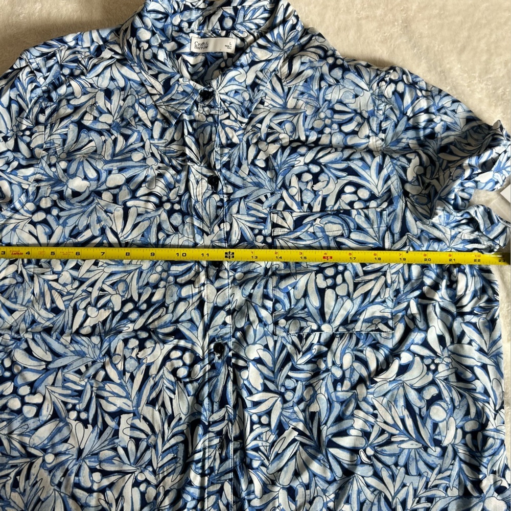 Croft & Barrow Blue and Short Sleeve Button White Leaf Pattern Shirt Size L NWT - Picture 7 of 10